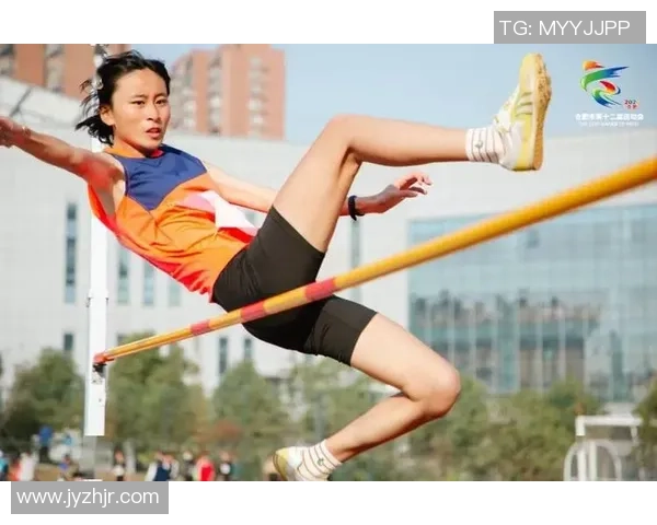 女生在篮球场上的三步跨栏技巧与训练方法分享